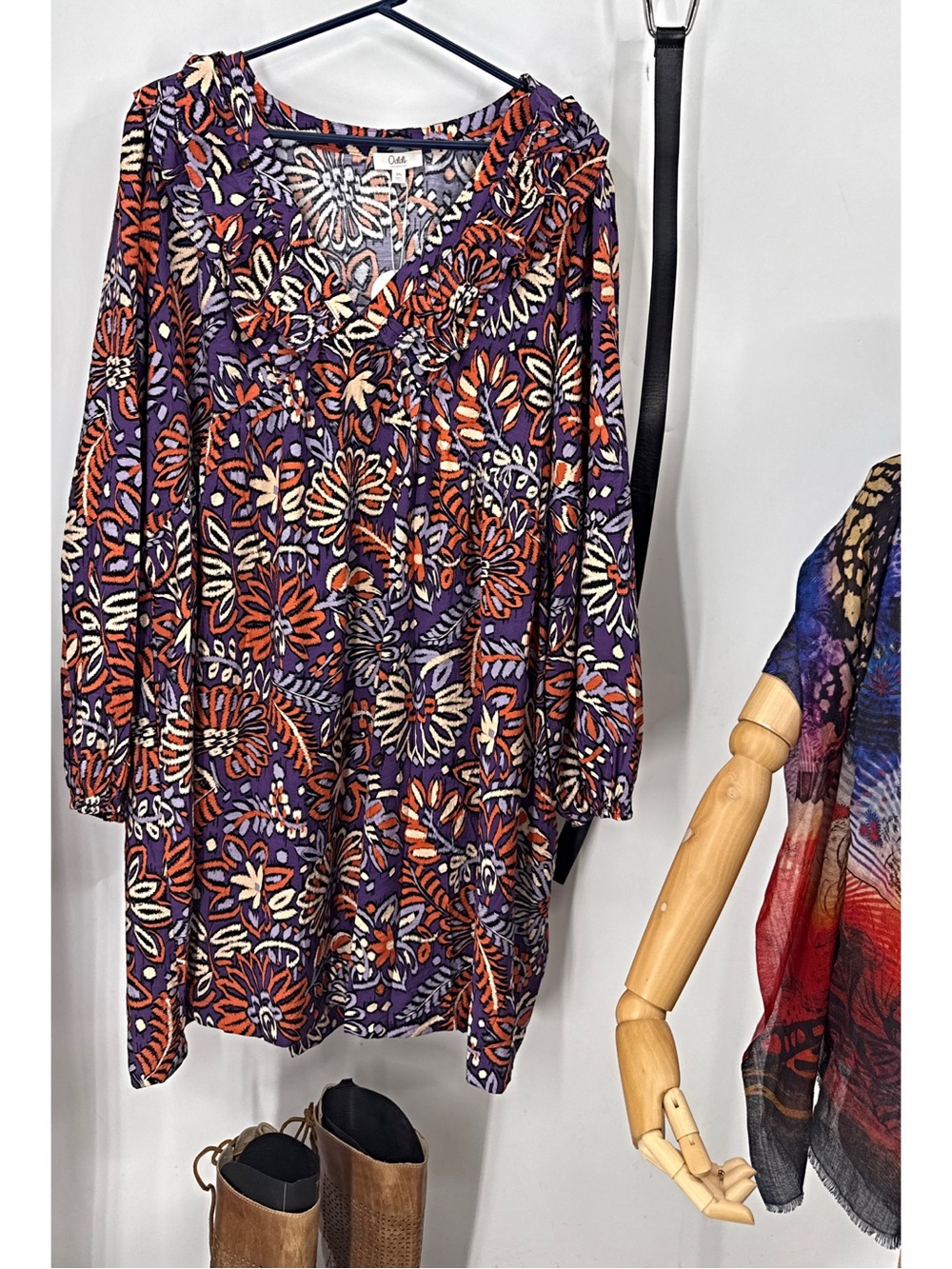 Oddi v-neck floral print, ruffle shoulder, detail elastic wrist dress 3 XL.